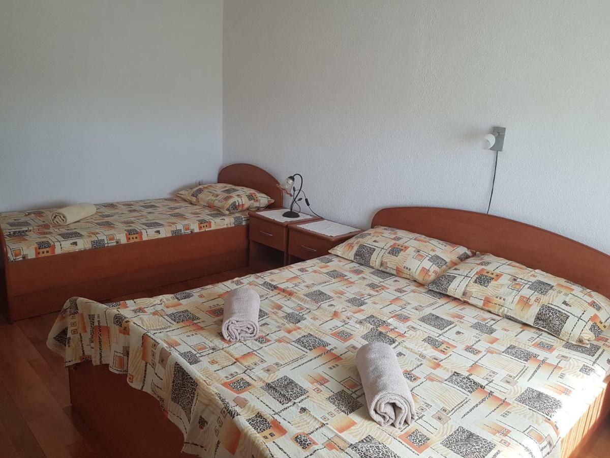 Apartmani Anna Vir Exteriér fotografie